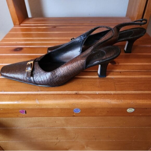 J Renee - Picture 4 of 5